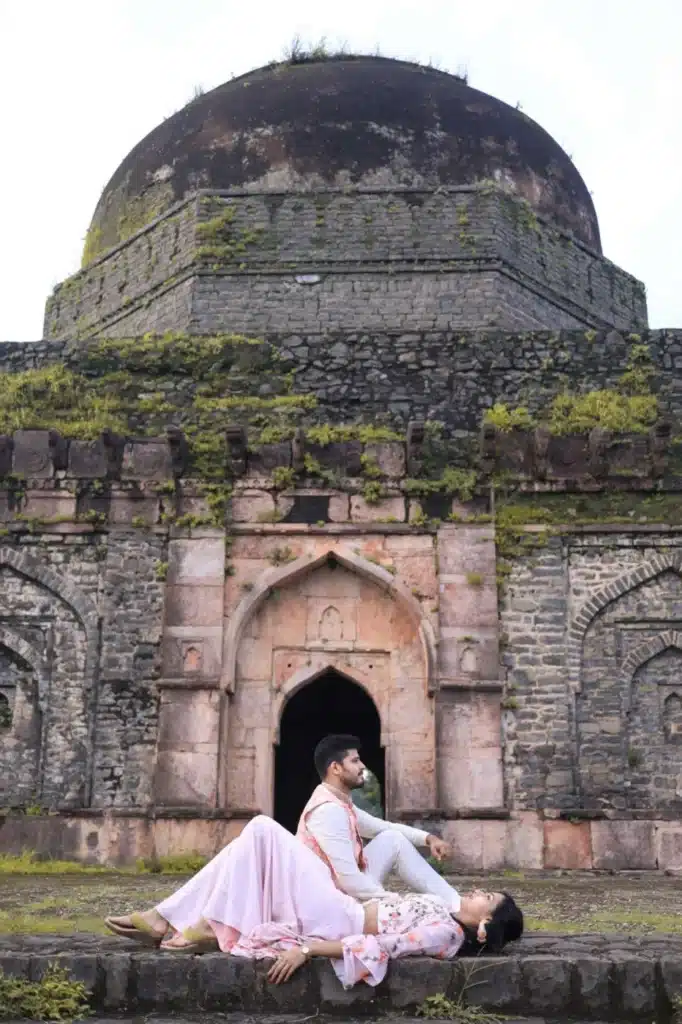 Mandu (Mandav) couple pre-wedding portrait